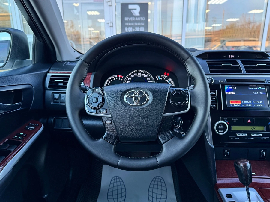 Toyota Camry, 2013г., передний привод, автомат
