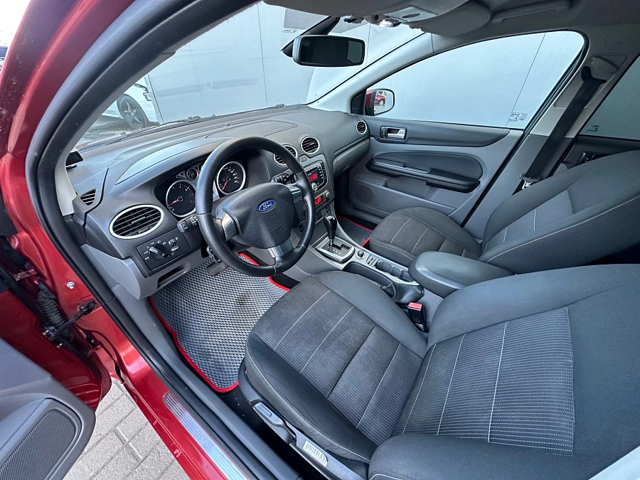 Ford Focus, 2010г., передний привод, автомат