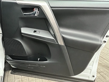 Toyota RAV4, 2018г, полный привод, вариатор