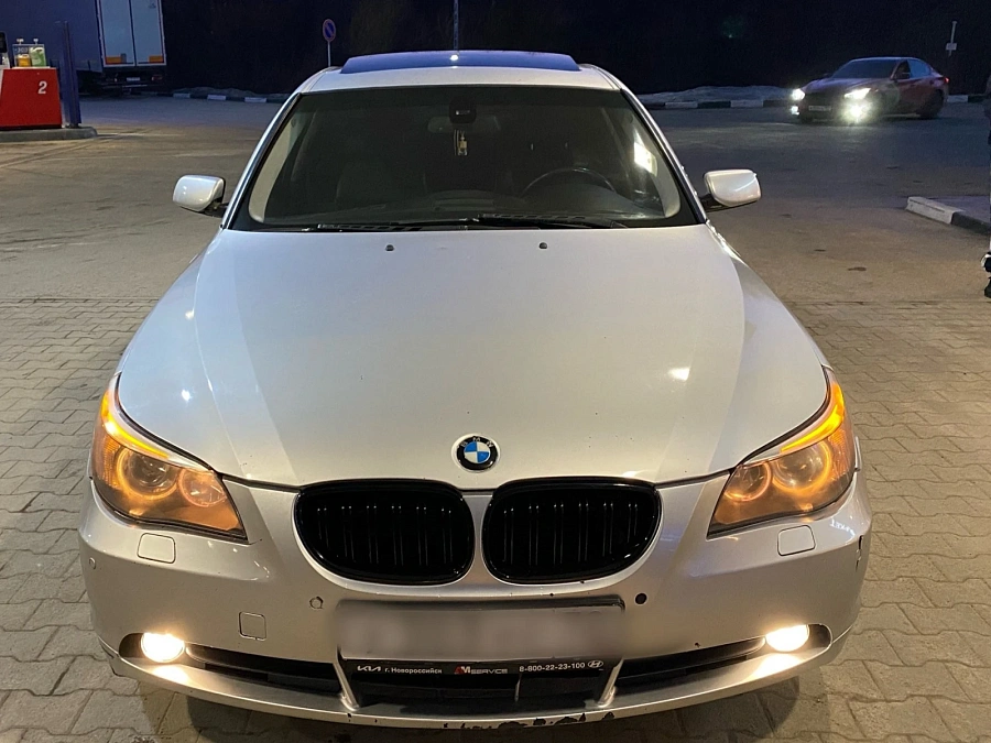 BMW 5 серии, 2004г., задний привод, автомат