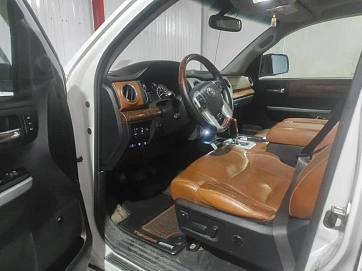 Toyota Tundra, 2016г, полный привод, автомат