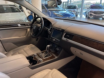 Volkswagen Touareg, 2012г, полный привод, автомат