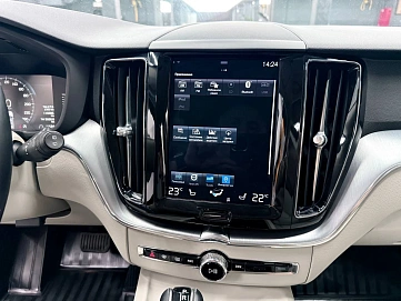 Volvo XC60, 2018г, полный привод, автомат