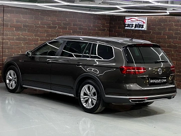 Volkswagen Passat, 2017г, полный привод, робот
