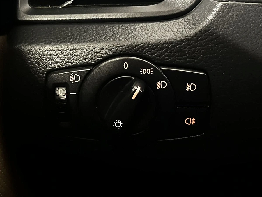 BMW X1, 2011г., задний привод, автомат