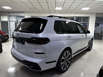 BMW X7, 2023г, полный привод, автомат