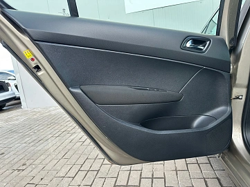 Peugeot 408, 2013г., передний привод, механика