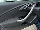 Opel Astra, 2011г., передний привод, механика