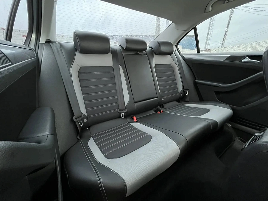 Volkswagen Jetta, 2012г., передний привод, автомат