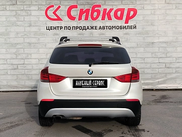 BMW X1, 2011г, задний привод, автомат