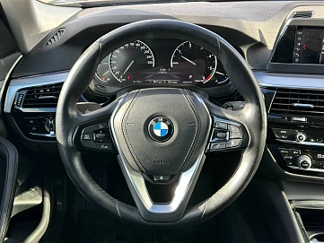 BMW 5 серии, 2018г, задний привод, автомат