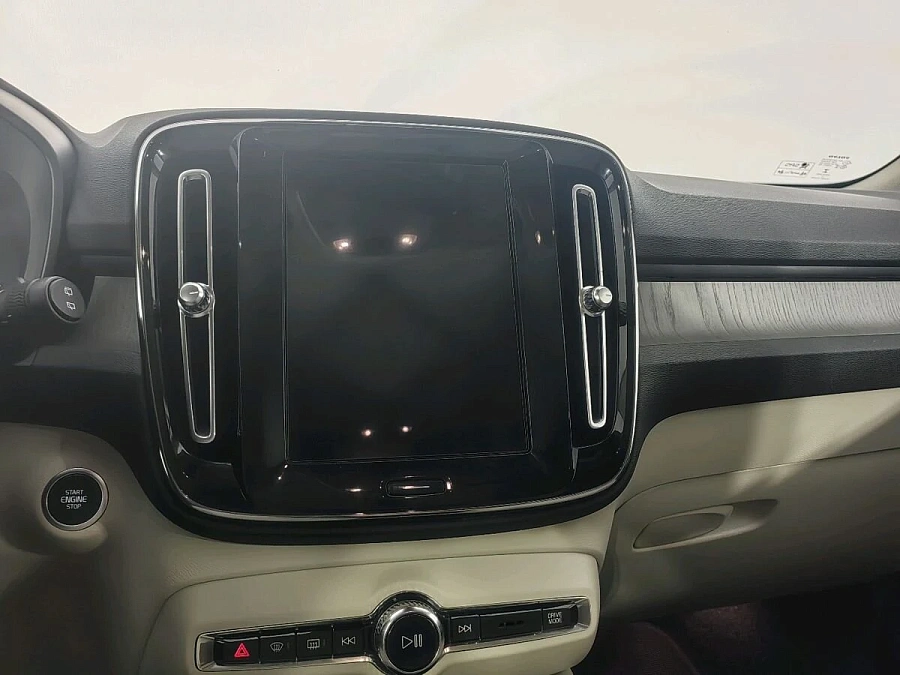 Volvo XC40, 2021г., полный привод, автомат