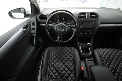 Volkswagen Golf, 2010г., передний привод, механика
