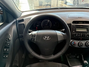 Hyundai Elantra, 2009г, передний привод, механика