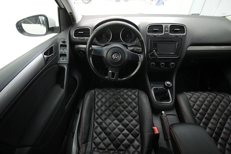 Volkswagen Golf, 2010г., передний привод, механика