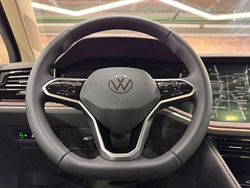 Volkswagen Touareg, 2025г, полный привод, автомат