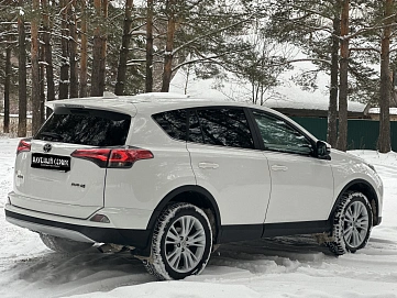 Toyota RAV4, 2017г, передний привод, вариатор