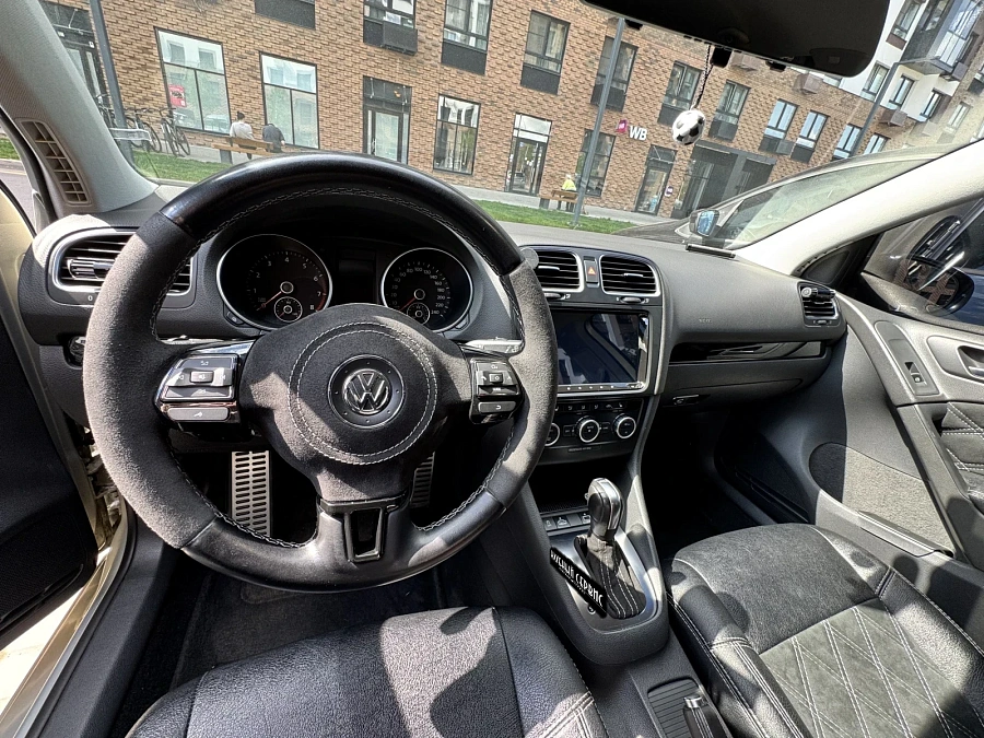 Volkswagen Golf, 2011г., передний привод, робот
