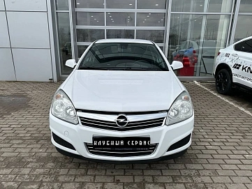 Opel Astra, 2012г, передний привод, механика