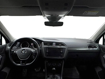 Volkswagen Tiguan, 2020г, полный привод, робот