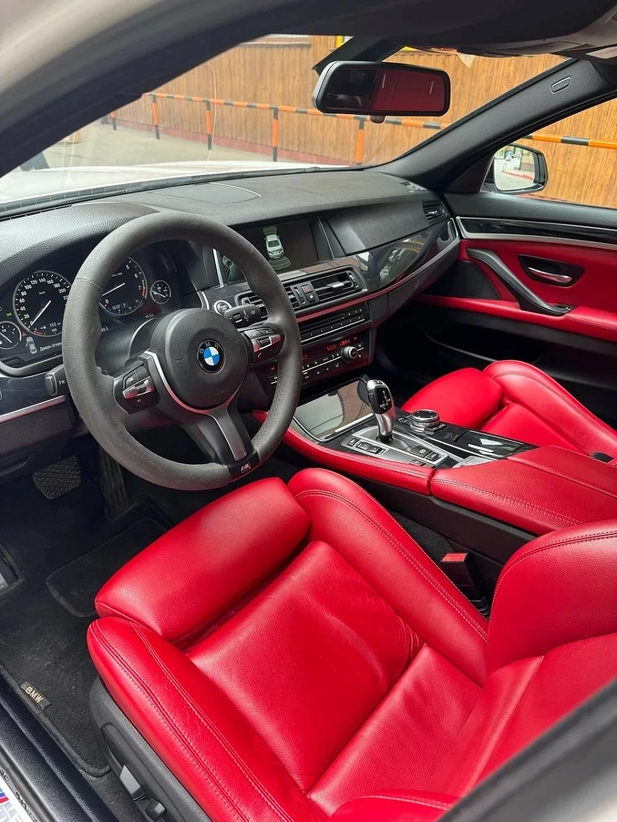BMW 5 серии, 2014г., задний привод, автомат