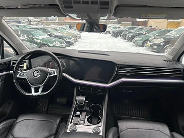 Volkswagen Touareg, 2018г, полный привод, автомат