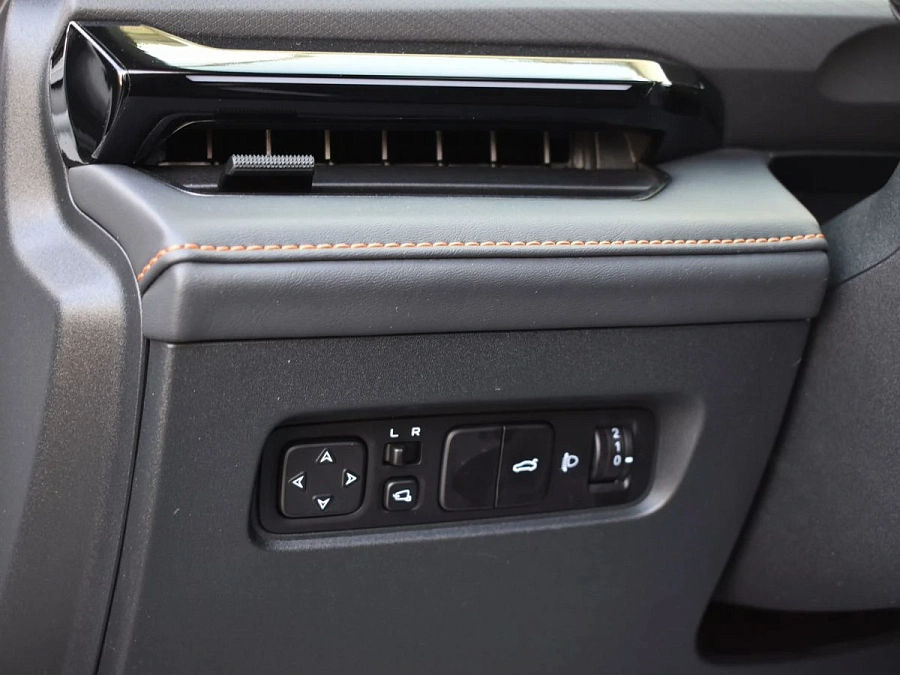 Changan UNI-V, 2024г., передний привод, робот