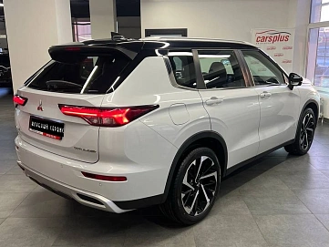 Mitsubishi Outlander, 2023г, передний привод, вариатор