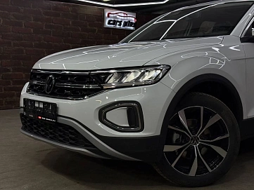 Volkswagen T-Roc, 2025г., передний привод, робот