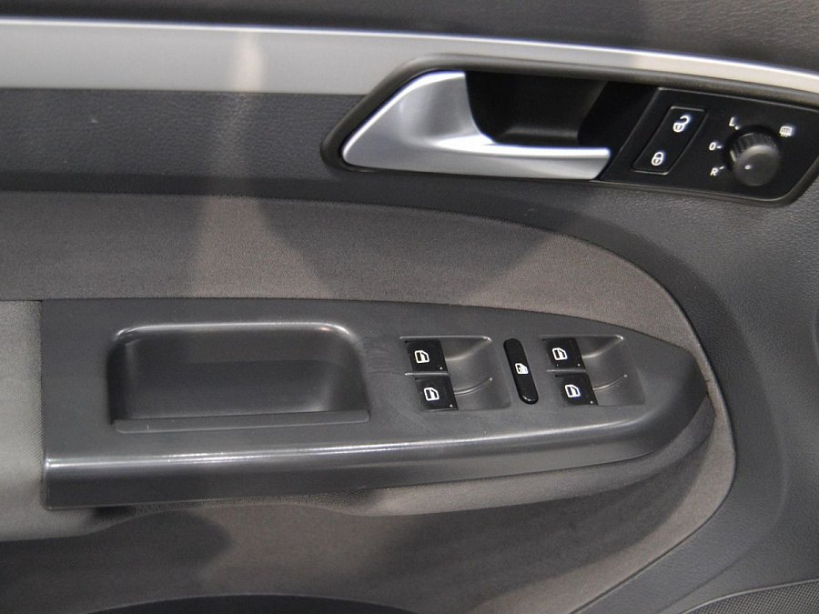 Volkswagen Touran, 2011г., передний привод, робот