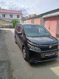 Toyota Voxy, 2014г, передний привод, вариатор