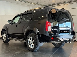 Nissan Pathfinder, 2012г, передний привод, механика