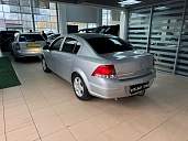 Opel Astra, 2011г., передний привод, механика