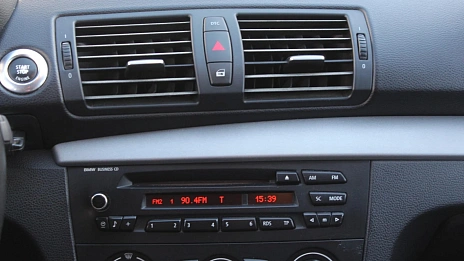 BMW 1 серии, 2008г., передний привод, автомат