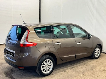 Renault , 2011г., передний привод, механика