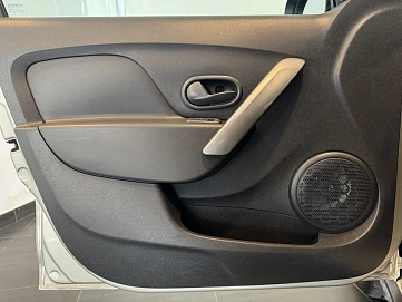 Renault Sandero, 2015г, передний привод, автомат