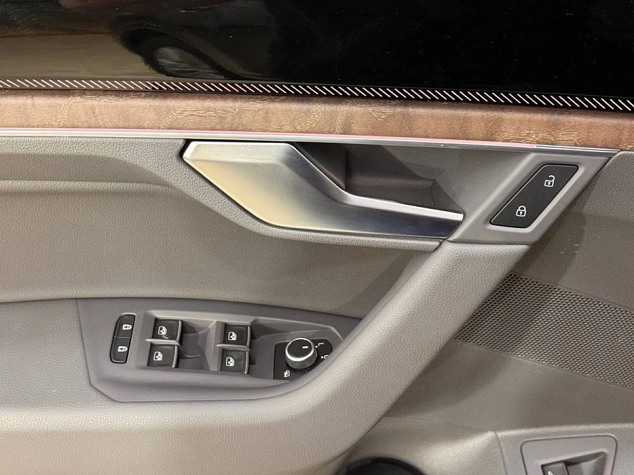 Volkswagen Touareg, 2025г., полный привод, автомат