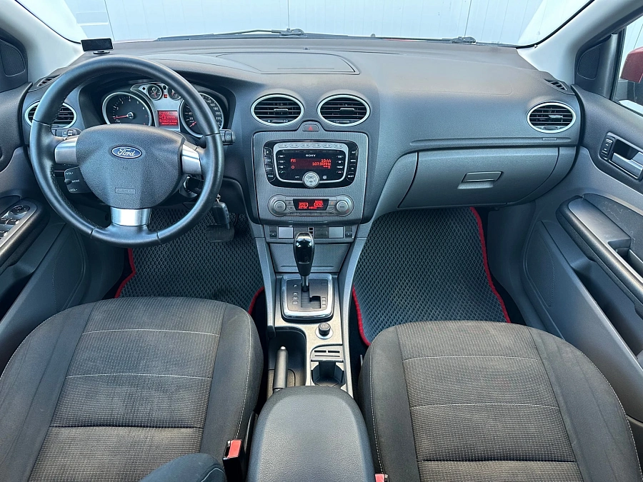 Ford Focus, 2010г., передний привод, автомат