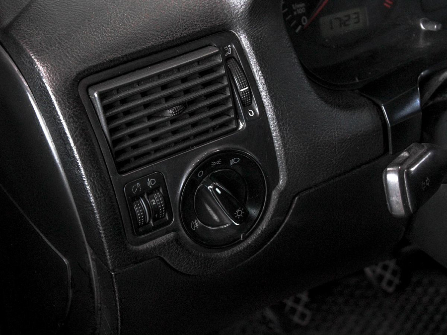 Volkswagen Golf, 1998г., передний привод, механика