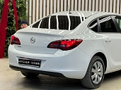 Opel Astra, 2013г., передний привод, механика