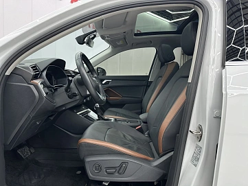 Audi Q3, 2021г, передний привод, робот