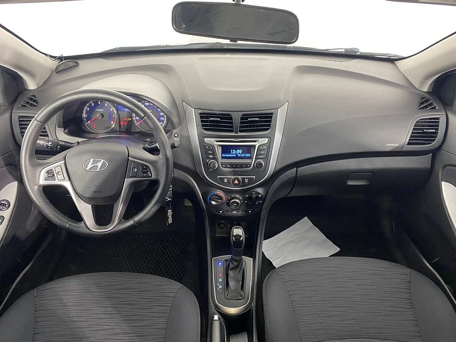 Hyundai Solaris, 2015г., передний привод, автомат