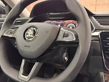 Skoda Superb, 2025г, передний привод, робот
