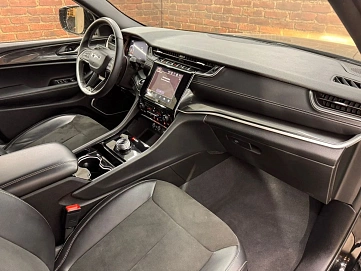 Jeep Grand Cherokee, 2021г, задний привод, автомат