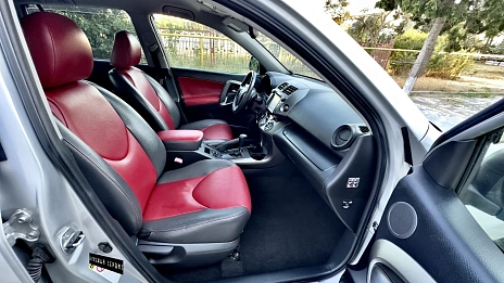 Toyota RAV4, 2011г, полный привод, вариатор