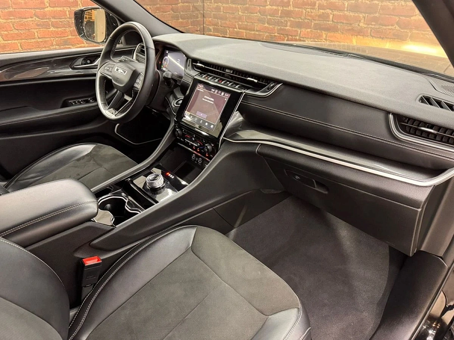 Jeep Grand Cherokee, 2021г., задний привод, автомат