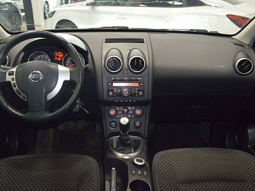 Nissan Qashqai, 2008г, передний привод, механика