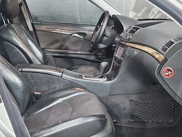 Mercedes-Benz E-Класс, 2004г, задний привод, автомат