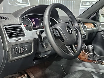 Volkswagen Touareg, 2011г, полный привод, автомат