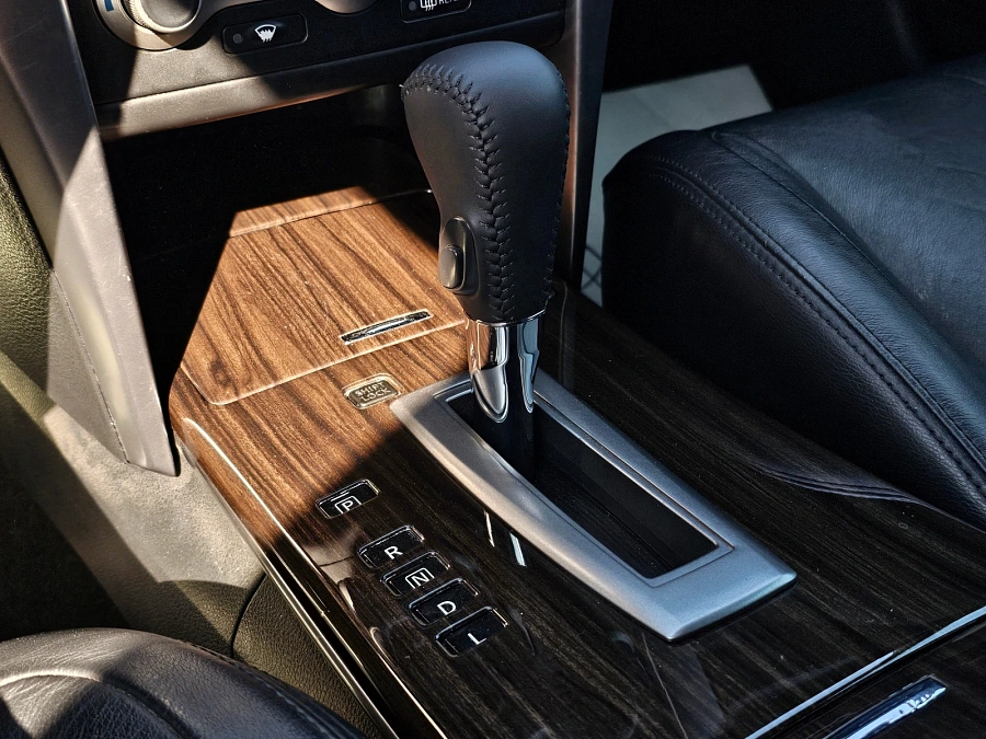 Nissan Teana, 2011г., передний привод, вариатор